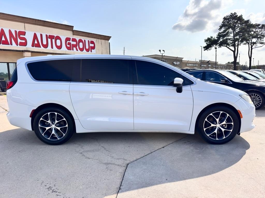 Photo 23 of 2017 Chrysler Pacifica LX for sale in Spring, TX