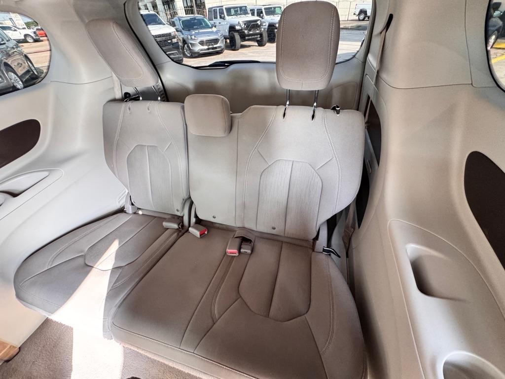 Photo 27 of 2017 Chrysler Pacifica LX for sale in Spring, TX