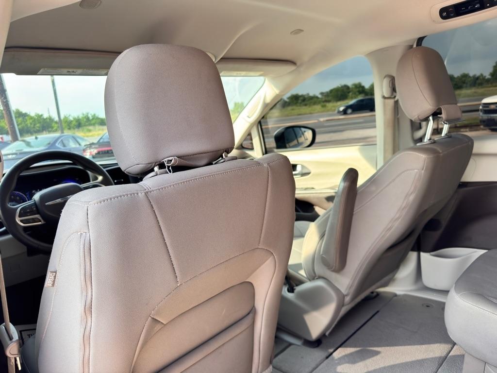 Photo 31 of 2017 Chrysler Pacifica LX for sale in Spring, TX