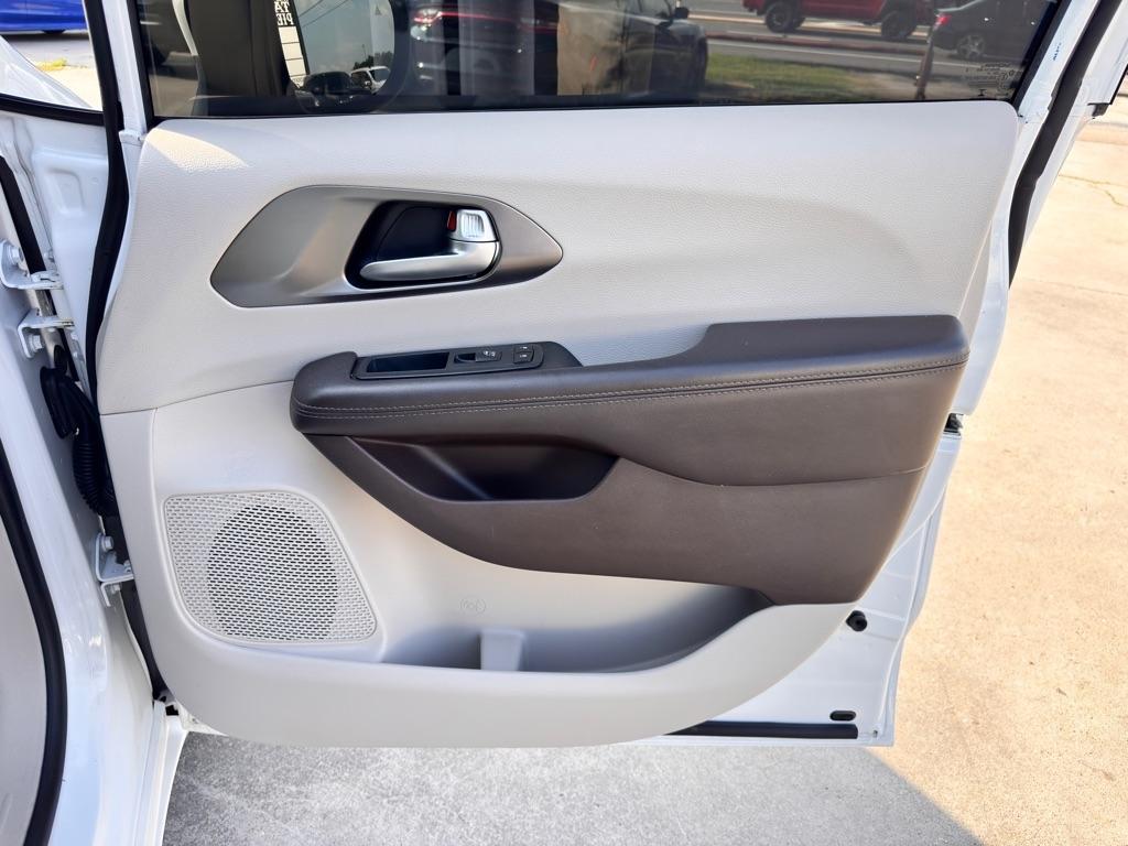 Photo 43 of 2017 Chrysler Pacifica LX for sale in Spring, TX