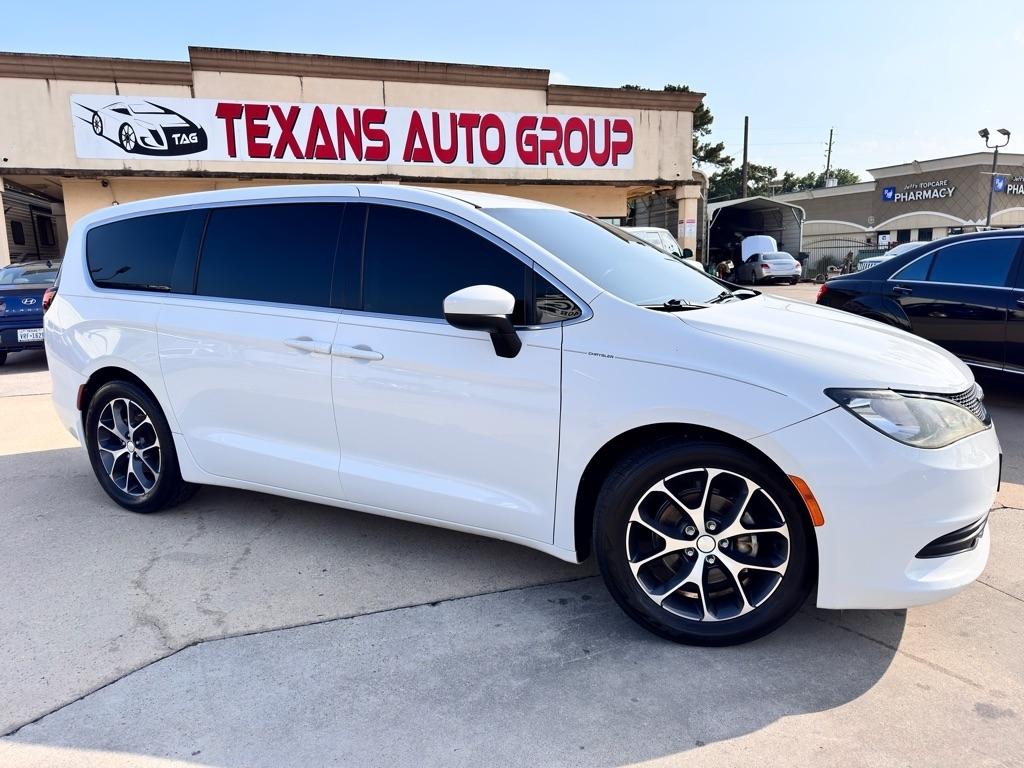 Photo 6 of 2017 Chrysler Pacifica LX for sale in Spring, TX