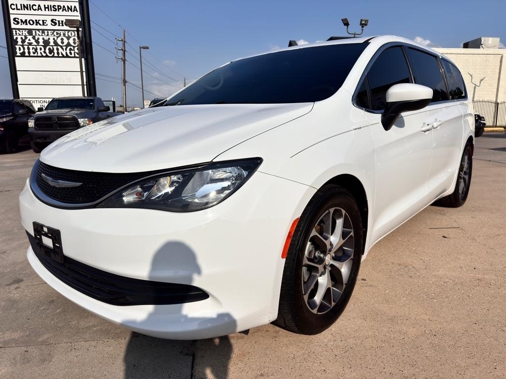 Photo 12 of 2017 Chrysler Pacifica LX for sale in Spring, TX