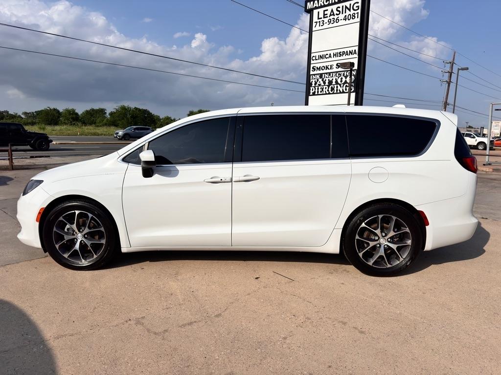 Photo 16 of 2017 Chrysler Pacifica LX for sale in Spring, TX