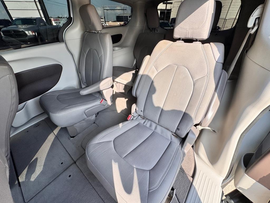 Photo 30 of 2017 Chrysler Pacifica LX for sale in Spring, TX