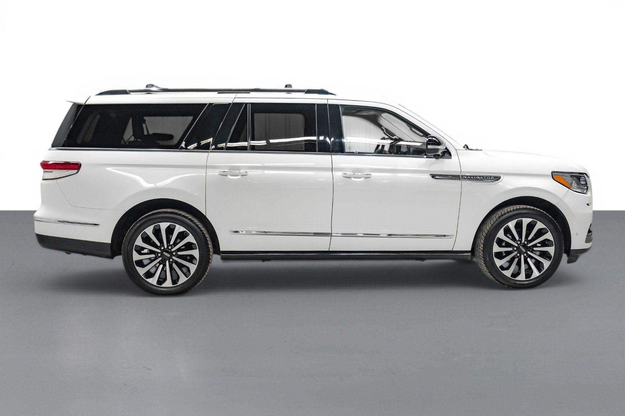 Photo 9 of 2022 Lincoln Navigator L Reserve for sale in Katy, TX