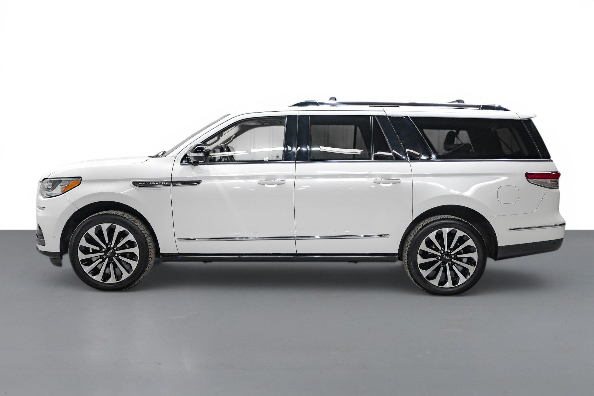 Photo 17 of 2022 Lincoln Navigator L Reserve for sale in Katy, TX