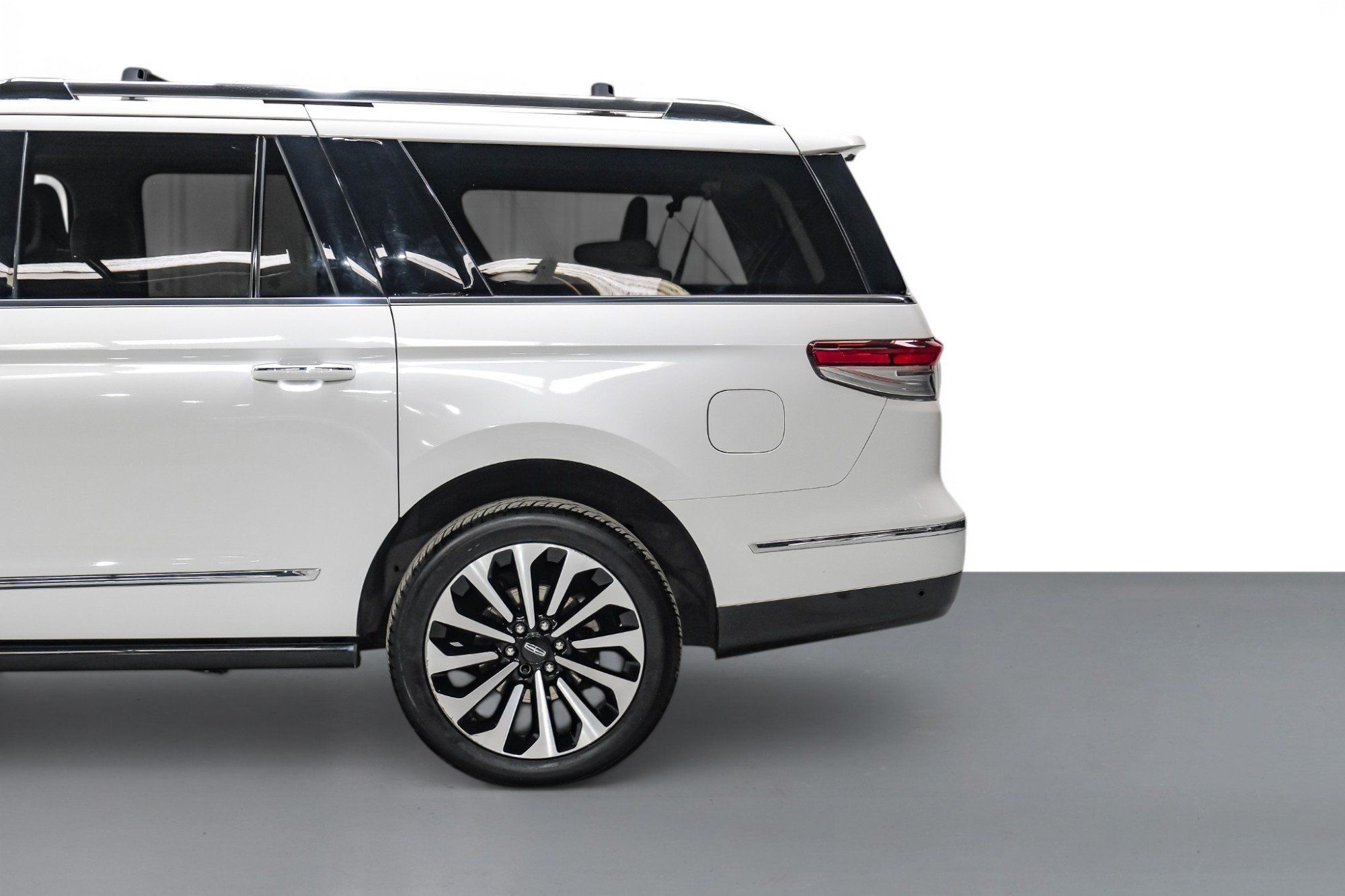 Photo 21 of 2022 Lincoln Navigator L Reserve for sale in Katy, TX