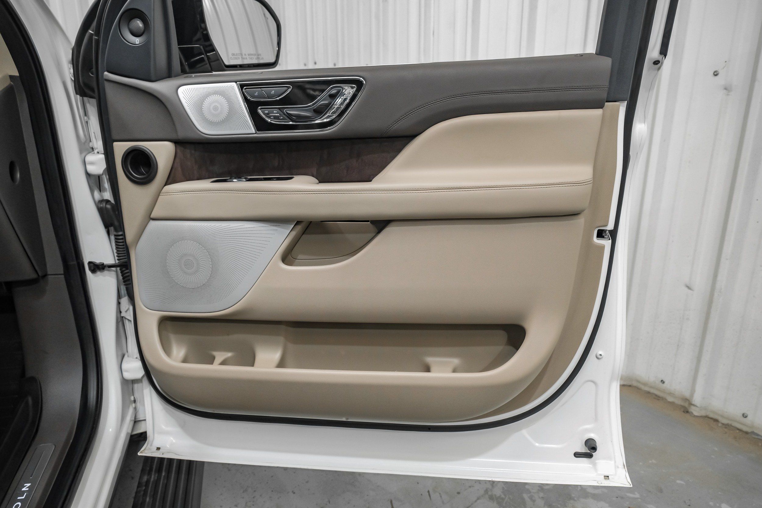 Photo 93 of 2022 Lincoln Navigator L Reserve for sale in Katy, TX