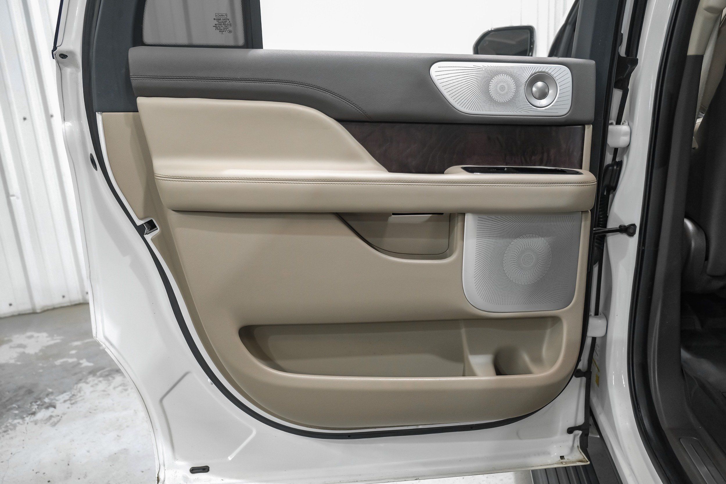 Photo 95 of 2022 Lincoln Navigator L Reserve for sale in Katy, TX