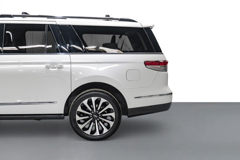 Photo 22 of 2022 Lincoln Navigator L Reserve for sale in Katy, TX