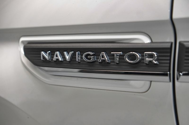 Photo 108 of 2022 Lincoln Navigator L Reserve for sale in Katy, TX
