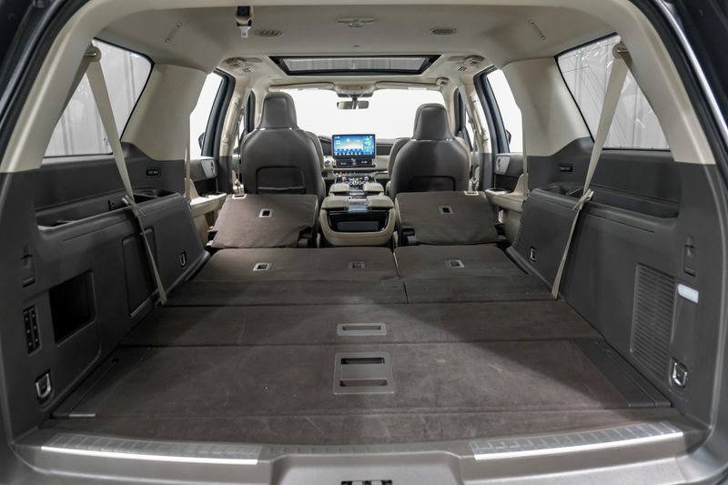 Photo 124 of 2022 Lincoln Navigator L Reserve for sale in Katy, TX