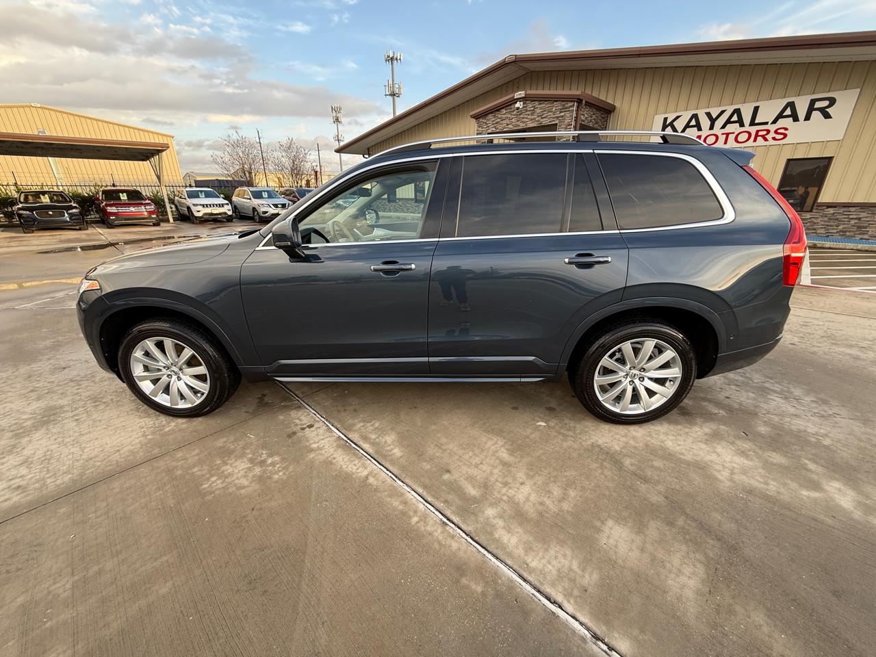 Photo 3 of 2018 Volvo Xc90 Momentum for sale in Houston, TX