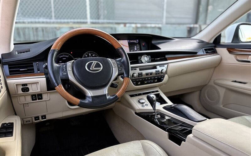 Photo 8 of 2013 Lexus Es 300h for sale in Cypress, TX