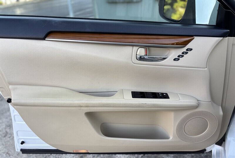 Photo 16 of 2013 Lexus Es 300h for sale in Cypress, TX