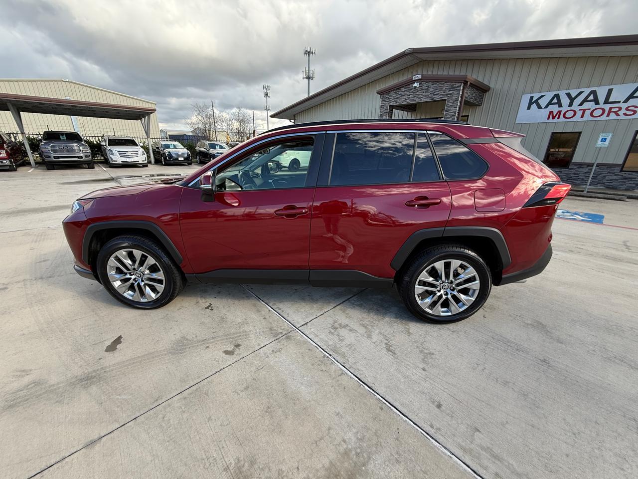 Photo 3 of 2020 Toyota Rav4 XLE for sale in Houston, TX