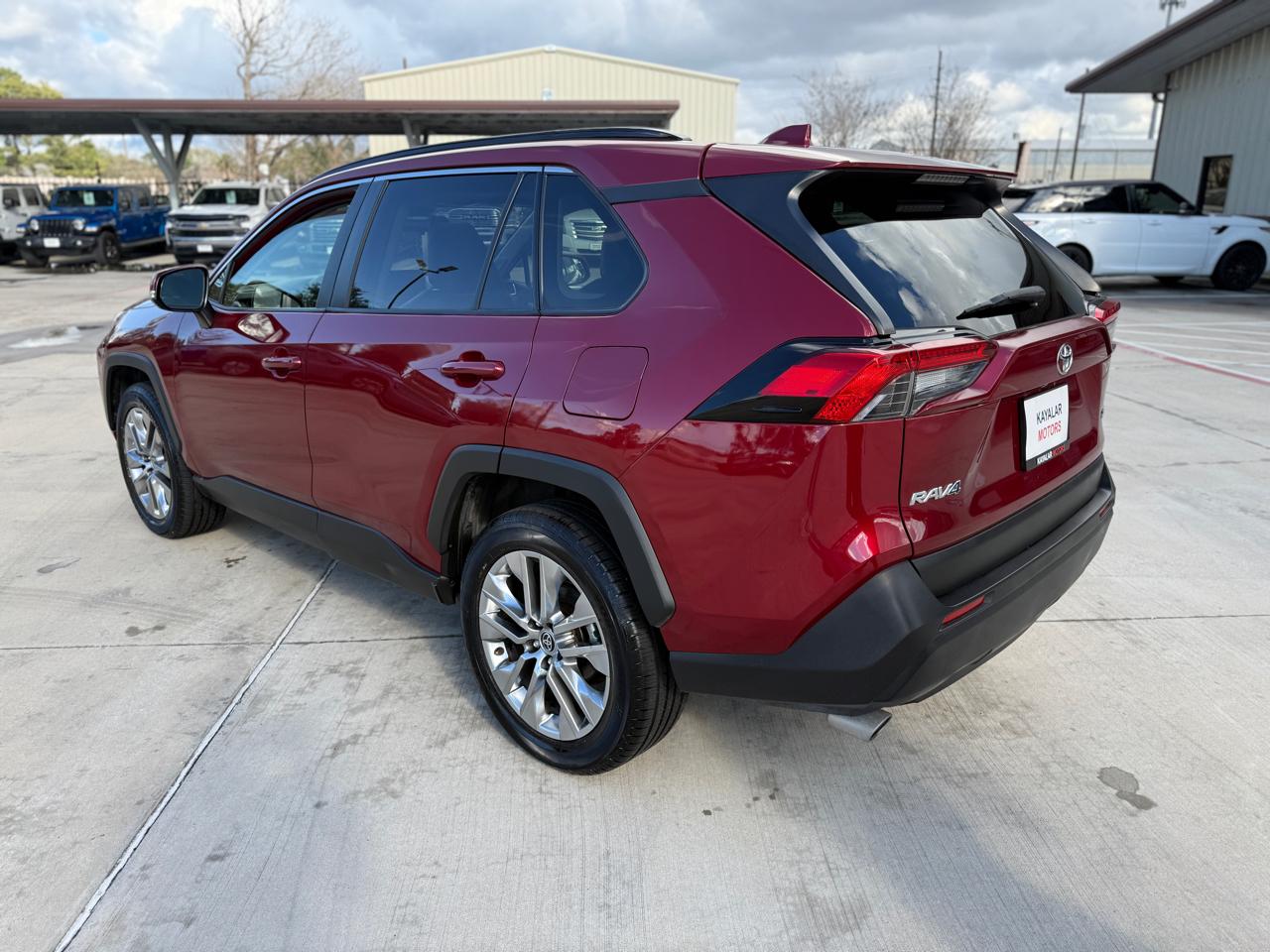 Photo 4 of 2020 Toyota Rav4 XLE for sale in Houston, TX