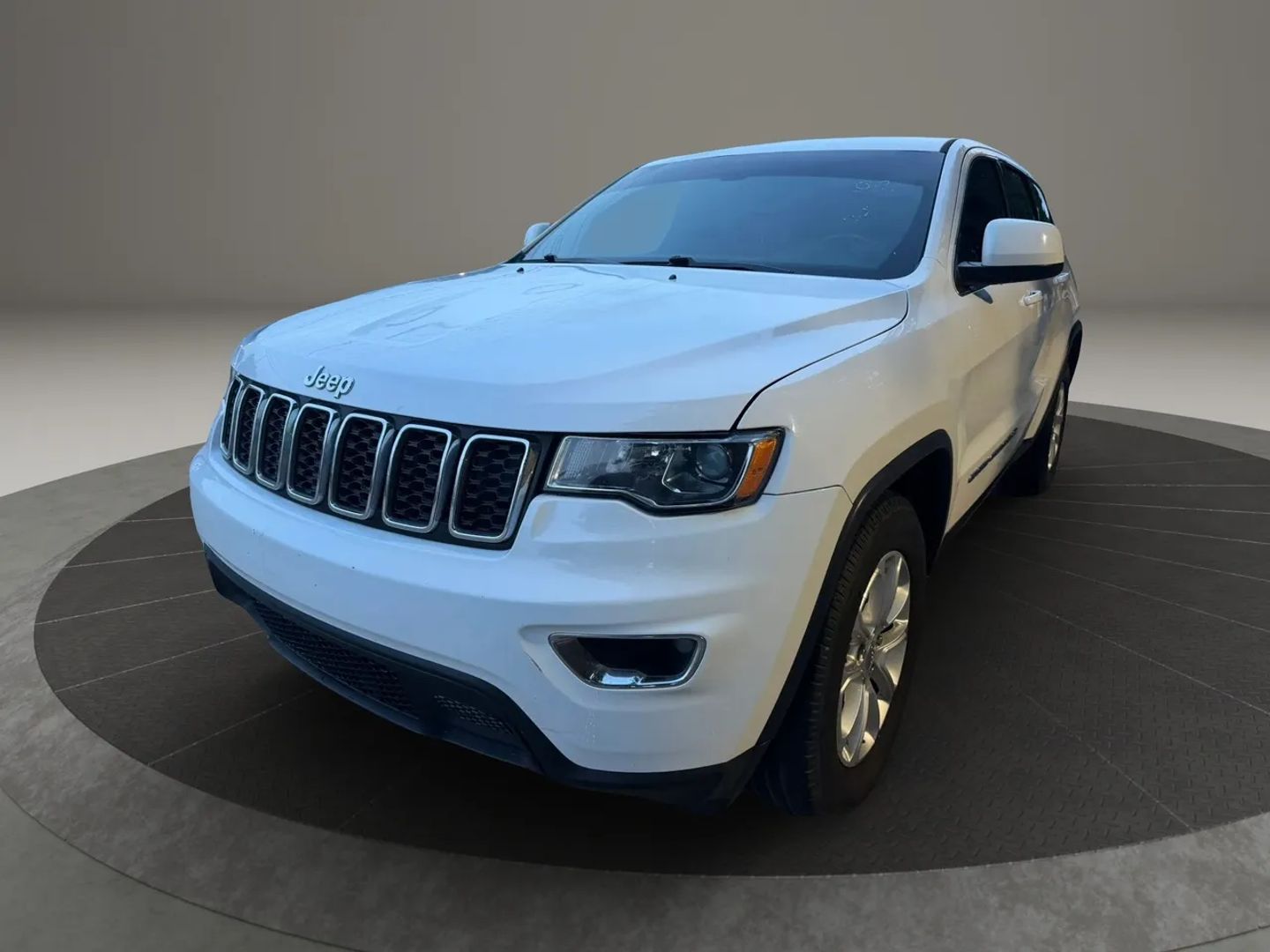 Photo 4 of 2022 Jeep Grand Cherokee Laredo, for sale in Katy, TX