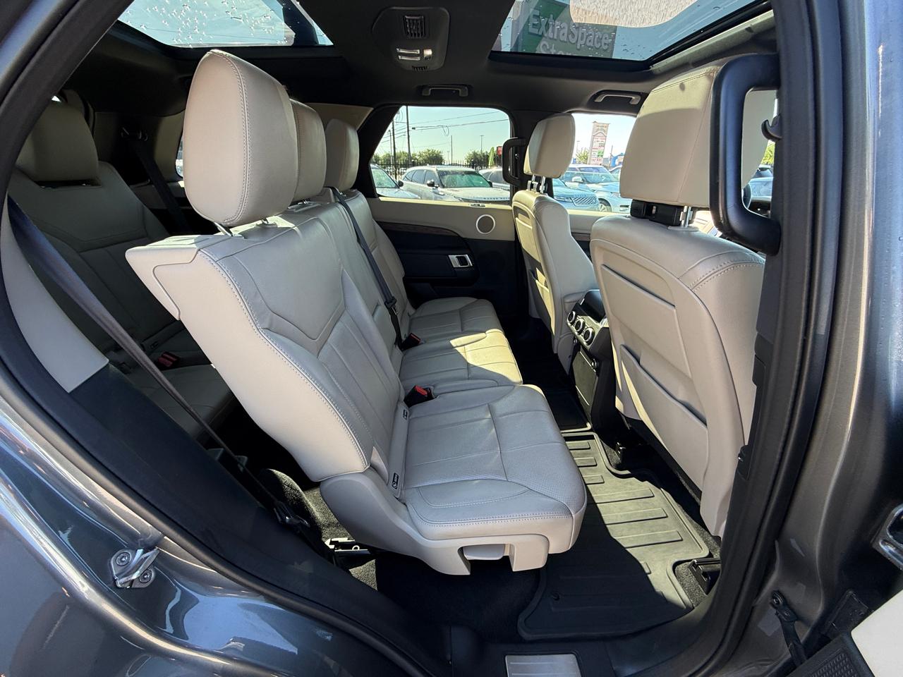 Photo 17 of 2019 Land Rover Discovery HSE Td6 for sale in Houston, TX