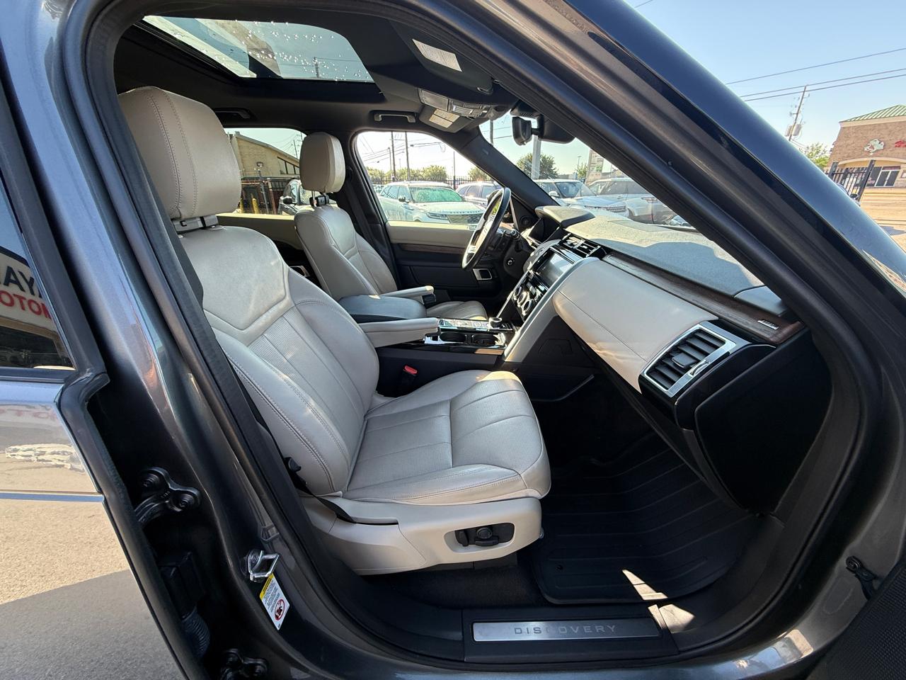 Photo 18 of 2019 Land Rover Discovery HSE Td6 for sale in Houston, TX